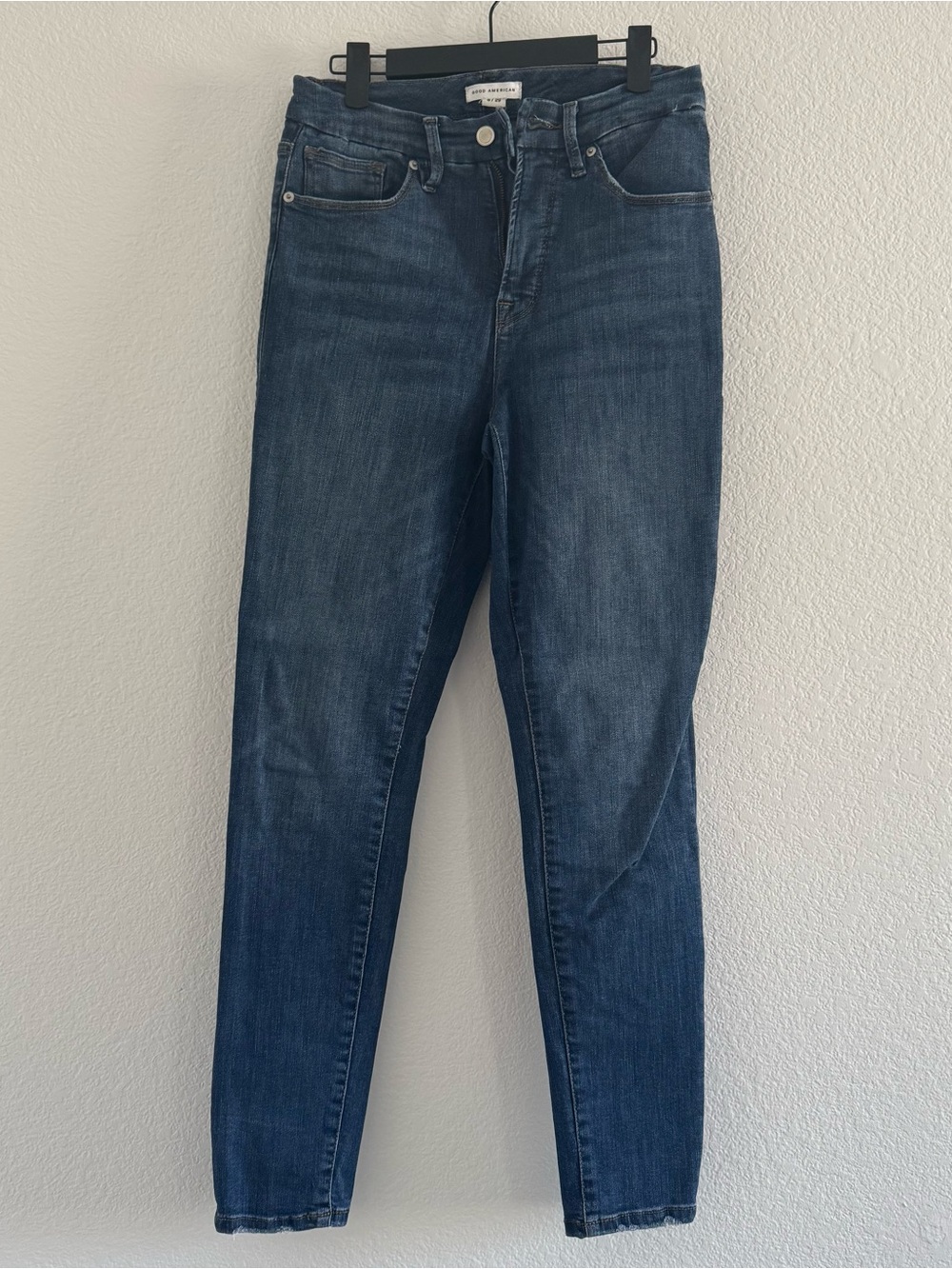 Good American Skinny Jeans in Dark Blue Wash